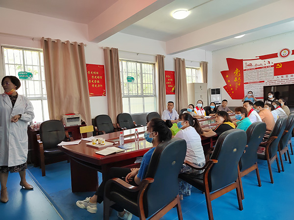 【新闻资讯】平塘县红十字会联合贵阳颠康医院到平塘县特殊教育学校开展“癫痫病应急救护知识培训”